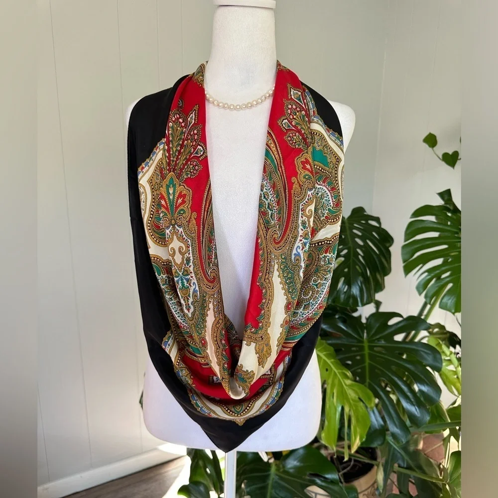 💝CLUB 7 E C H O 100% Silk 35X34 inches scarf excellent condition.